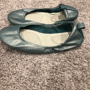 Acorn travel flats